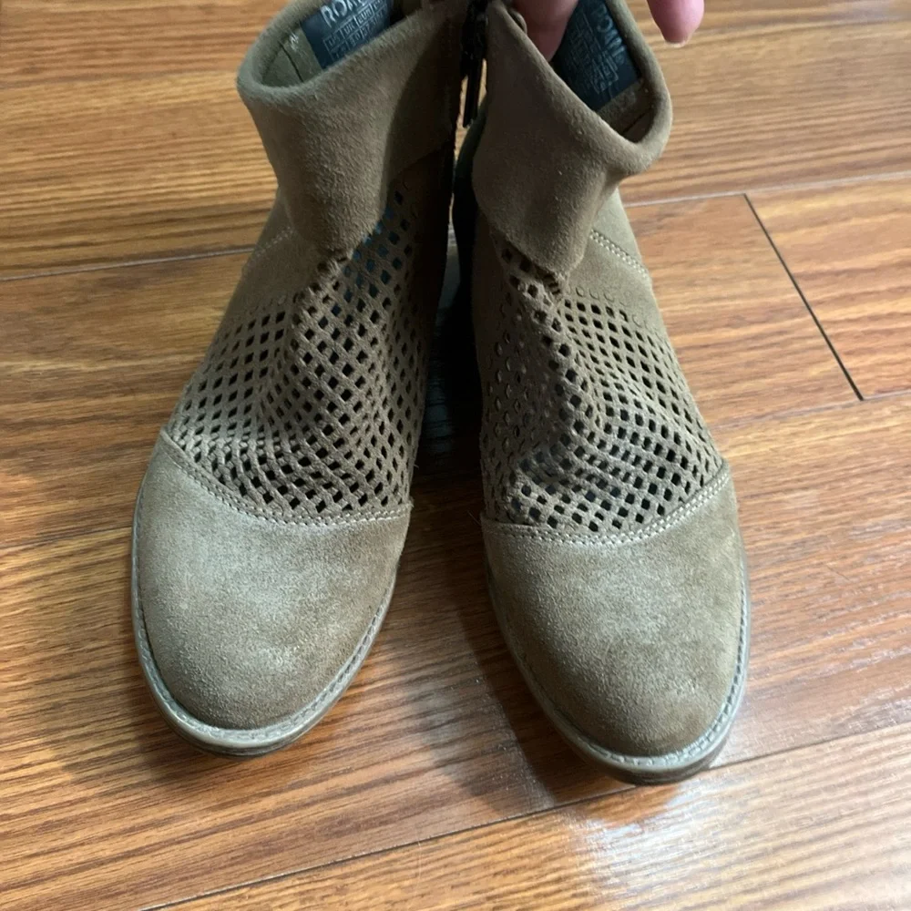 ROAN Chic Tan Heeled Boots for Women - Picture 3 of 7